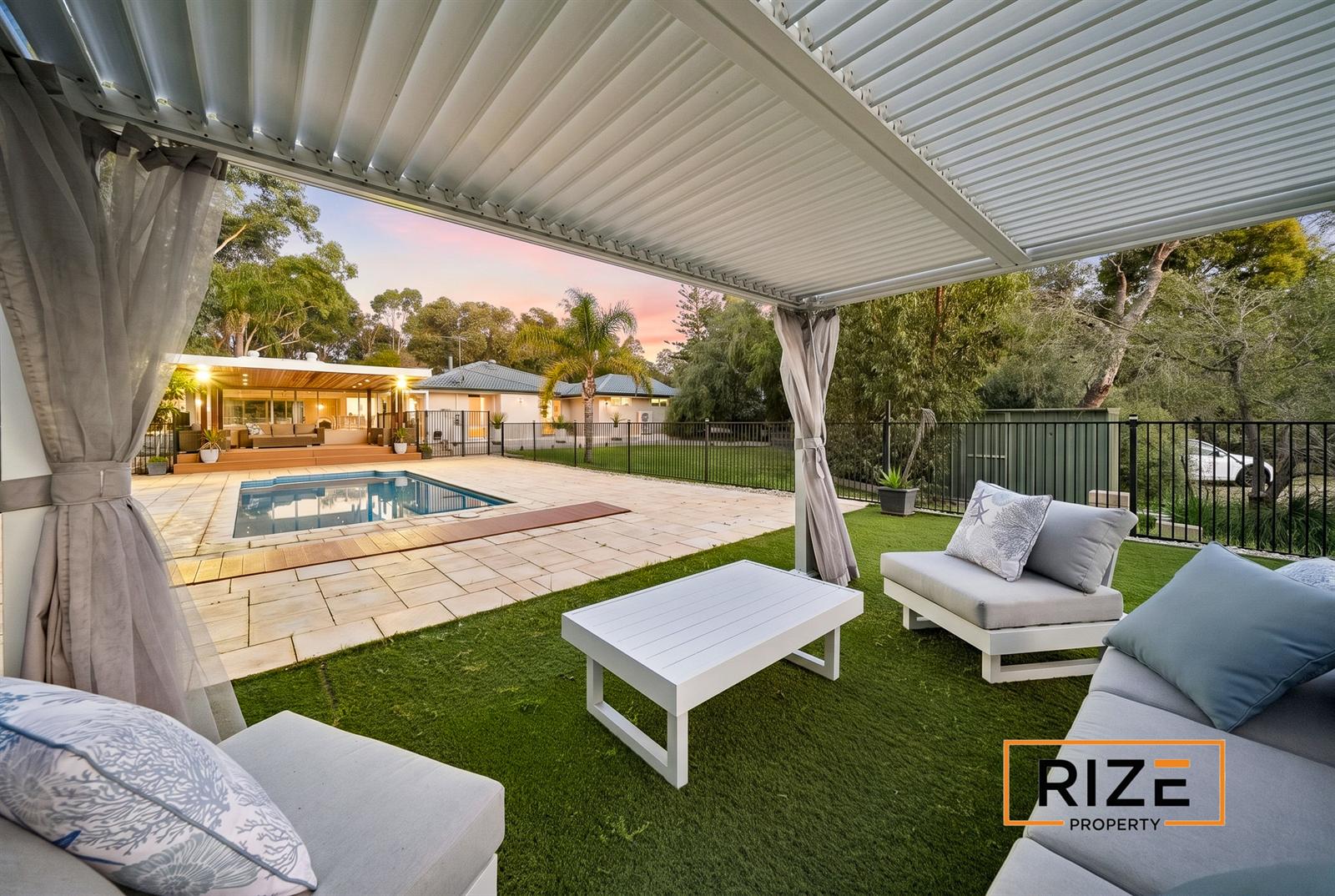 Entertaining area with louvred roof